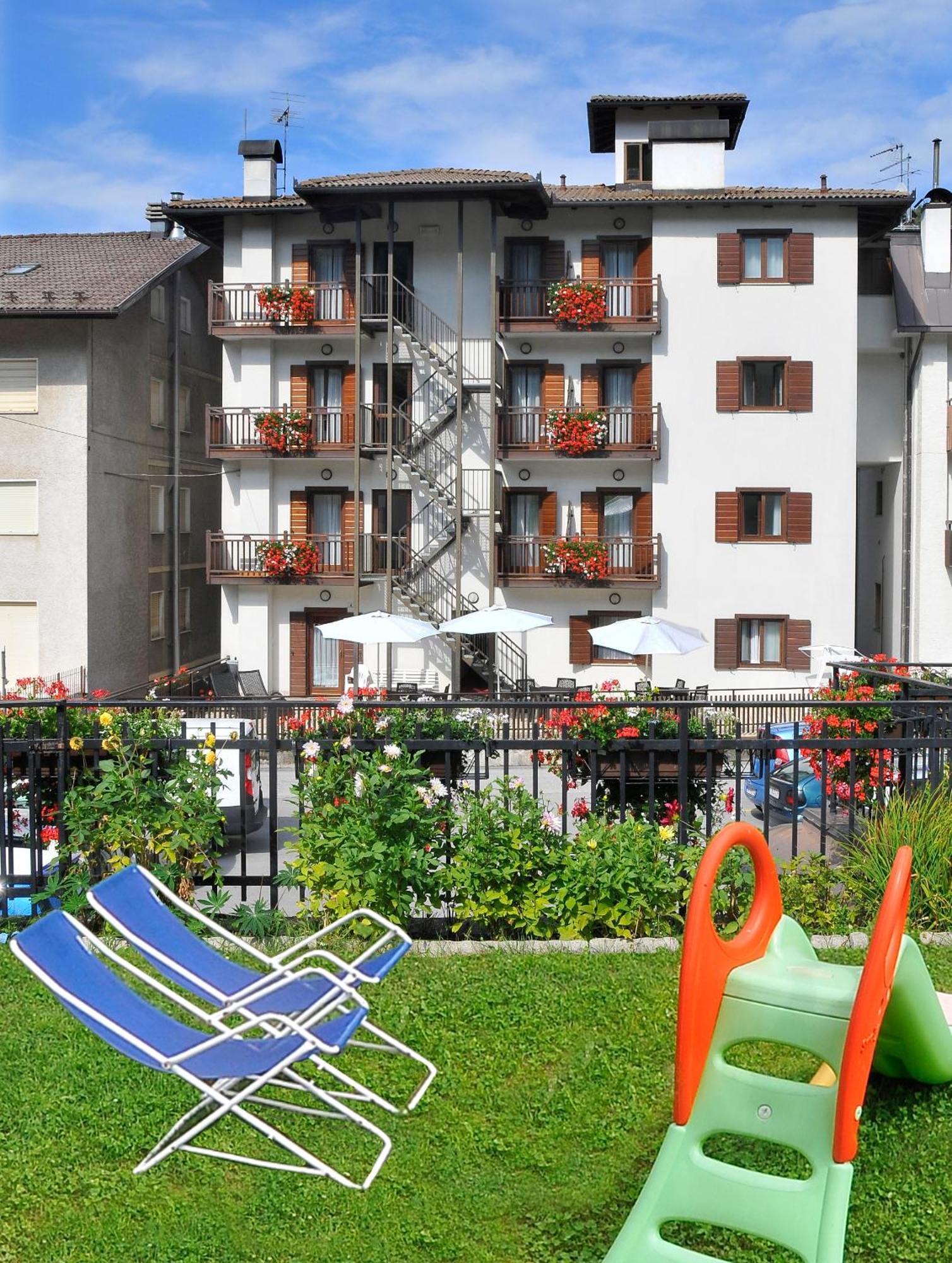 Hotel Italia Baselga di Pinè Exteriör bild